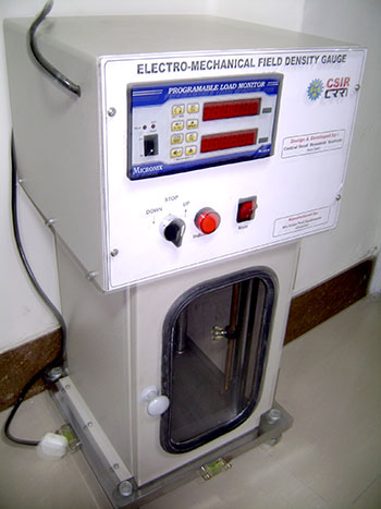 Electromechanical Field Density Gauge for Evaluation of Dry Density of the Compacted Fill