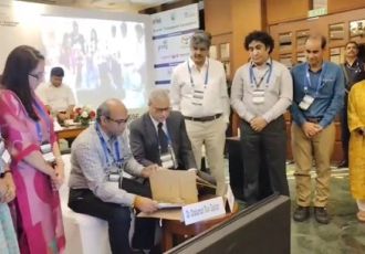 In the presence of Hon’ble Minister(MoRTH) Sh. Nitin Gadkari ji,  CSIR-CRRI &  IndianIfge exchanged an MoU at the GreenTransport Conclave.
