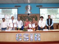 CSIR-CRRI Transferred two Technologies on Road & Road safety: 1. TwoPack-PatchFILL: An on-site pothole-filling mix transferred to Esbee Road Products. 2. CLARIVISOR: A 4-wheeler anti-glare device transferred to OptoDigital Pvt. Ltd.